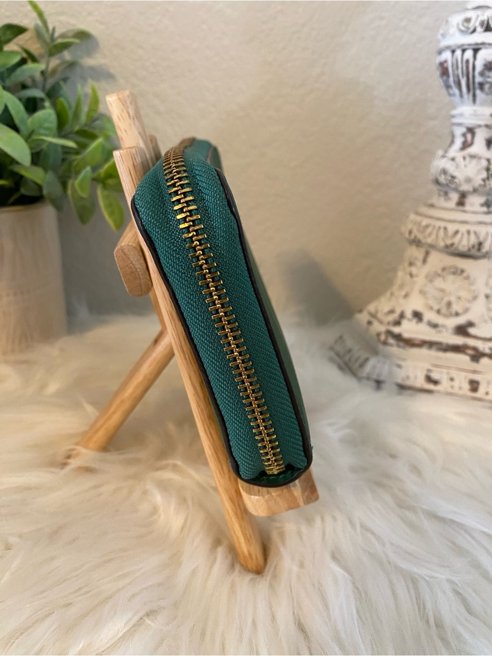 Michael Kors Green Saffiano Zip Wallet with Gold Logo - Picture 3 of 12
